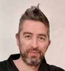 Muore a 44 anni papà di tre bambine