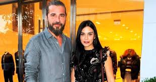 With the normalization period started after the spread of coronavirus, engin altan duzyatan and his wife neslişah alkoçlar düzyatan have gone on a holiday with their friends ralf tezman, sanem tezman, abdullah burnaz, and selin burnaz. Engin Altan Duzyatan Neslisah Alkoclar Ciftinin 2 Cocuklari Kiz Olacak Haberler Magazin