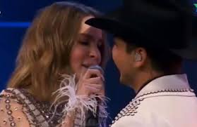 La vida amorosa de belinda es todo un show de telenovela, hace unos meses se habla del romance que mantenía con su cirujano plástico, el dr. Asi Fue El Dueto De Belinda Y Christian Nodal En La Voz Azteca