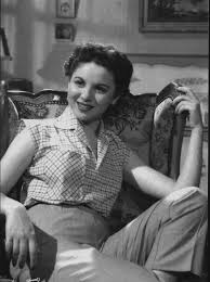 العمل عرض عام 1945 ومدة عرضه 110 دقيقة، من ﺇﺧﺮاﺝ. 10 Ù…Ø´Ø§Ù‡Ø¯ Ù…Ù† Ù‚ØµØ© Ø­Ø¨ ÙØ§ØªÙ† Ø­Ù…Ø§Ù…Ø© ÙˆØ¹Ù…Ø± Ø§Ù„Ø´Ø±ÙŠÙ Ù…Ø¬Ù„Ø© Ø³ÙŠØ¯ØªÙŠ