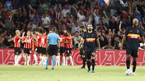 Takımın başında ise selçuk i̇nan. Galatasaray Psv Ye Farkli Kaybetti Tur Sansini Zora Soktu