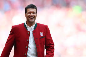 Michael ballack is a legend of fc bayern munich and chelsea fc. Ballack Hadert Uber Seine Zeit Beim Fcb Erst Nach Meinem Weggang Wurde Richtig Investiert Aktuelle Fc Bayern News Transfergeruchte Hintergrundberichte Uvm