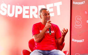 Cafu revela escola de samba do coração e diz: 'Futebol tem que aprender com Carnaval'