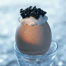 Decouvrez La Recette Des Oeufs Surprise Au Caviar Recette Entree Facile Recette Aperitif Recette Entree