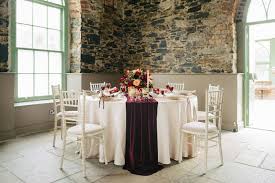 This Velvet Table Runner Is The New Wedding Trend Photo Wedding Table Linens Round Wedding Tables Table Runners Wedding Round