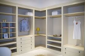 Dressing Pas Cher Comment Amenager Un Dressing Chez Soi Fabriquer Dressing Amenagement Dressing Idee Dressing