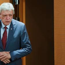 Hessens ministerpräsident volker bouffier signalisiert im spiegel aber unterstützung für einen vorstoß aus bayern. Nsu 2 0 Ministerprasident Volker Bouffier Hatte Gute Grunde Peter Beuth Rauszuwerfen Rhein Main