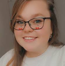 What swimming lakes near Middletown have kayak rentals or small beach  access?