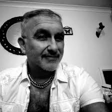 Does anyone else remember Sky Divers crisps. The salt and vinegar ones were  fierce and I loved them. I've asked a few friends born around the same time  and no one knows