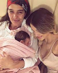 Pero en esta oportunidad dejó ver a alguien que ha. Tres Generaciones Con Esta Imagen Gala Caldirola Dedica Tierno Mensaje A Su Madre Tecache Cl