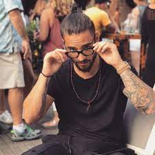 Juan luis londoño arias (born 28 january 1994), known professionally as maluma, is a colombian singer and songwriter signed to sony music colombia, sony latin and fox music. Maluma Tumblr Man Bun Hairstyles Hair And Beard Styles Haircuts For Men