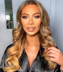 Love Island S Shaughna Phillips To Sign Massive Six Figure Deal With In The Style Mirror Online