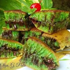 Pisang cokelat sering didefinisikan secara singkat sebagai lumpia pisang cokelat. Terang Bulan Pandan Coklat Susu Teksturnya Lembut Tapi Kenyal Dan Bersarang Seperti Martabak Bangka Resep Spesial