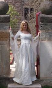 Ein besonderer blickfang waren insbesondere die hochzeitskleider der bräute. Die 8 Besten Ideen Zu Mittelalter Hochzeitskleid Mittelalter Hochzeitskleid Hochzeitskleid Hochzeitsmode