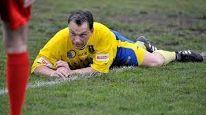 Имеет дочерей рахель, шару, розу и флору, а также сына. Budapest In Ire As Eu Inspectors Call At Orban S Village Euractiv Com