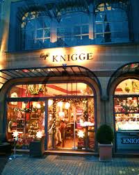 Wir arbeiten in der altstadt, sind eine starke gemeinschaft und wollen den standort altstadt für handel, gastronomie und. Bielefeld Altstadt Germany Christmas Bielefeld Altstadt Knigge