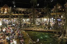 Idéal pour chasse , pêche, sports et activités extérieures jamais porté toujours l'étiquette trop petit pour moi. A Memphis Le Plus Incroyable Magasin De Chasse Et Peche Du Monde La Roche Sur Yon Maville Com