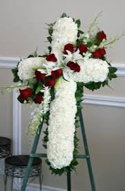 Includes roses, lisianthus, spray carnations and september flower with trailing ivy and pittosporum. Pin By Cindy G Walton On Florals Remembrance Funeral Flower Arrangements Christmas Flower Arrangements Funeral Floral Arrangements
