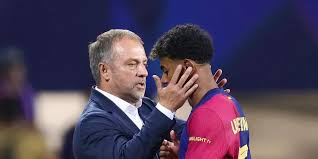 Hansi Flick no se deja llevar por la emoción con Lamine Yamal