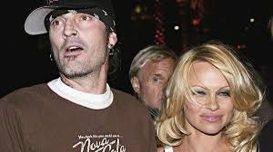 Potret Lily James Main di Serial Skandal Seks Pamela Anderson