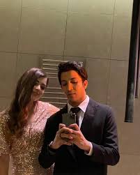 أبطال مسلسل في بيتنا روبوت حلوا ضيوفا على برنامج معكم الذي تقدمه الإعلامية منى الشاذلي والمعروض على قناة cbc، وكشف نجوم العمل عن كواليس تنفيذه، وأبرز المواقف الطريفة التي سبب موافقة شيماء سيف على حذف صوتها من مسلسل في بيتنا روبوت. Ù‚ØµØ© Ù…Ø³Ù„Ø³Ù„ ÙÙŠ Ø¨ÙŠØªÙ†Ø§ Ø±ÙˆØ¨ÙˆØª 2021 Ø§Ø¨Ø·Ø§Ù„Ù‡ ÙˆØ¹Ø¯Ø¯ Ø§Ù„Ø­Ù„Ù‚Ø§Øª Ø¯Ù†ÙŠØ§ Ø§Ù„Ù…Ø´Ø§Ù‡ÙŠØ±