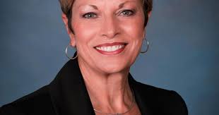 Austin Bank promotes two