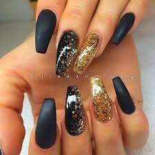 Short acrylic nails look quite classy in matte shades. Nye Nails Gold Acrylic Nails Gold Nails Black Gold Nails