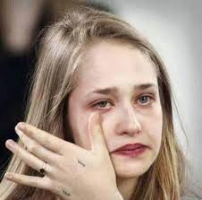 Sonte zoti me denoi qe large teje te qendroj .Nuk e di si do ja dale large  teje pa asnje fjale Degjoj zemren si po rreh me aq shum shpejt sa nga