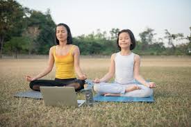 We did not find results for: Sportliche Frau Die Yoga Praktiziert Rucken Und Gesasstrainingspose Praktiziert Sich Online Auf Dem Laptop Ein Fitness Video Tutorial Ansieht Zu Hause Auf Der Matte Im Wohnzimmer Trainiert Und Ubt Kostenlose Foto
