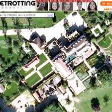 The billionaire philanthropist gates, the immunologist fauci, and the major pharmaceutical. Die Hauser Der Reichen Und Schonen Satellitenbilder Von Prominenten Villen Im Internet Multimedia