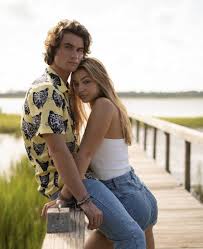 Outer Banks Netflix Show 2020 Cast John B Jb Sarah Cameron Outer Banks Cute Couples Photo