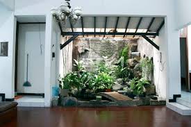 Namun dengan desain naturalnya bisa saja saya berubah pikiran untuk membangun di depan rumah saya, atau apabila di sekitar rumah kita terdapat taman di belakang maupun di depan. 50 Desain Kolam Ikan Indoor Pelengkap Hunian Idaman Rumahku Unik