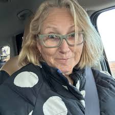 Which is better for scuba diving, Bonaire or Roatan?