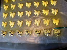 Yellow Jacket Logo Made Out Of Royal Icing Airbrushed Then Hand Painted Royal Icing Icing Hand Painted