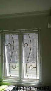 Teralis jendela minimalis yang terbuat dari stainless steel ini cocok untuk rumah modern dan minimalis. Harga Teralis Jendela Minimalis Purworejo Madaniah