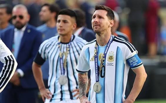 Messi và cổ động viên thừa nhận đội Tây Ban Nha chơi hay hơn