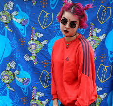 90s Raver A Person Who Attends Lots Of Raves Big In The 90 S These People Talked Incoherently And Wildly Rave Fashion 90s Fashion Grunge Im A Cool Girl