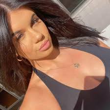 THE ESSENTIAL LIP ENHANCEMENT GUIDE