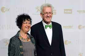 Davor war kretschmann am 12. Patenschaft Fur S21 Tunnel Kretschmann Rat Seiner Frau Von Patenschaft Fur S21 Tunnel Ab Stuttgart 21 Schwarzwalder Bote
