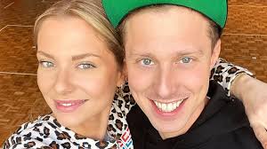 Jona szewczenko rührt ihre mama beim. Let S Dance So Gut Verstehen Sich Valentina Und Valentin Promiflash De