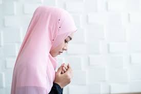 Di bulan tersebut seluruh umat islam memperingati hari raya idul fitri di tanggal 1 syawal penanggalan hijriyah. Niat Puasa Syawal Lengkap Arab Latin Dan Artinya Iqra Id