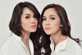Planetbiru adalah media sosial asli indonesia dengan dukungan. Mana Tumpahnya Kuah Kalau Tak Ke Nasi Aura Kecantikan Uqasha Nelydia Senrose Diwarisi Dari Ibu Yang Sama Cantik Media Hiburan