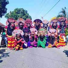 Pasukan ksatria ini bertempur melawan pasukan lodoyo dari blitar namun sebelum itu mereka harus berhadapan melawan raksasa. 15 Ide Jaranan Barong Flash Art Gambar Tarian