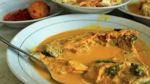Salah satu pilihan favorit saat bersantap masakan minang adalah gulai ayam padang berikut ini. Kuliner Wajib Coba Di Padang Gulai Ikan Pauh Piaman