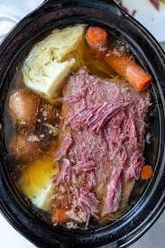 Just use the seasoning packet that comes with the corned beef, but if you don't want to do that feel free to add bay. Crockpot Corned Beef And Cabbage Wonkywonderful