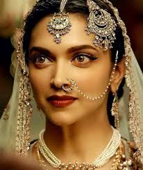 Omg Padmavati First Look Deepikapadukone Rings In Navratri With Her Fierce Rani Padmini Avatar Queen In 13 14th Century Rajasthan Kvinder Oreringe Model