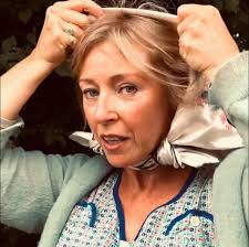 Thrilled to see Venetia Stanley-Smith smiling holding her Miss Susannah  doll she just received. 🌷 I have been an admirer of her show 'At Home With  Venetia in Kyoto'