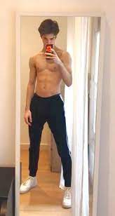 Manu rios fernandez cole m sprouse lance mcclain boys with curly hair cute aesthetic songs aesthetic fashion aesthetic style iphone mirror selfie manu rios islamic cartoon. Manu Rios Mirror Mirror Chicos Surfistas Fotos Tumblr De Chicos Poses Para Fotos Hombre