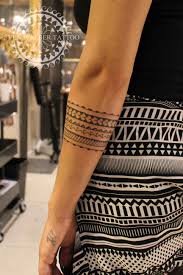 Armtattoo Blackandgraytattoos Fullsleevetattoos Samoantattoo In 2020 Polynesische Tattoos Frauen Unterarm Band Tattoos Maori Tattoo Frau