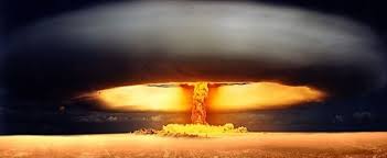 長崎市への原子爆弾投下 （ながさきしへのげんしばくだんとうか）は、 太平洋戦争 末期の 1945年 （昭和20年） 8月9日 （木曜日）午前11時02分 に、 アメリカ軍 が 日本 の 長崎県 長崎市 に対して 原子爆弾 「 ファットマン 」（以下原爆と記す）を投下した出来事であり、この原子爆弾が人類史上において2回目かつ実戦で. åºƒå³¶ã¨é•·å´Žã«ç¶šãã¯ãšã ã£ãŸåŽŸçˆ†æŠ•ä¸‹ Trendswatcher Net